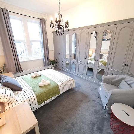 Large 3 Bed Flat, Free Parking Apartment นิวคาสเซิล อะพอน ไทน์ ภายนอก รูปภาพ