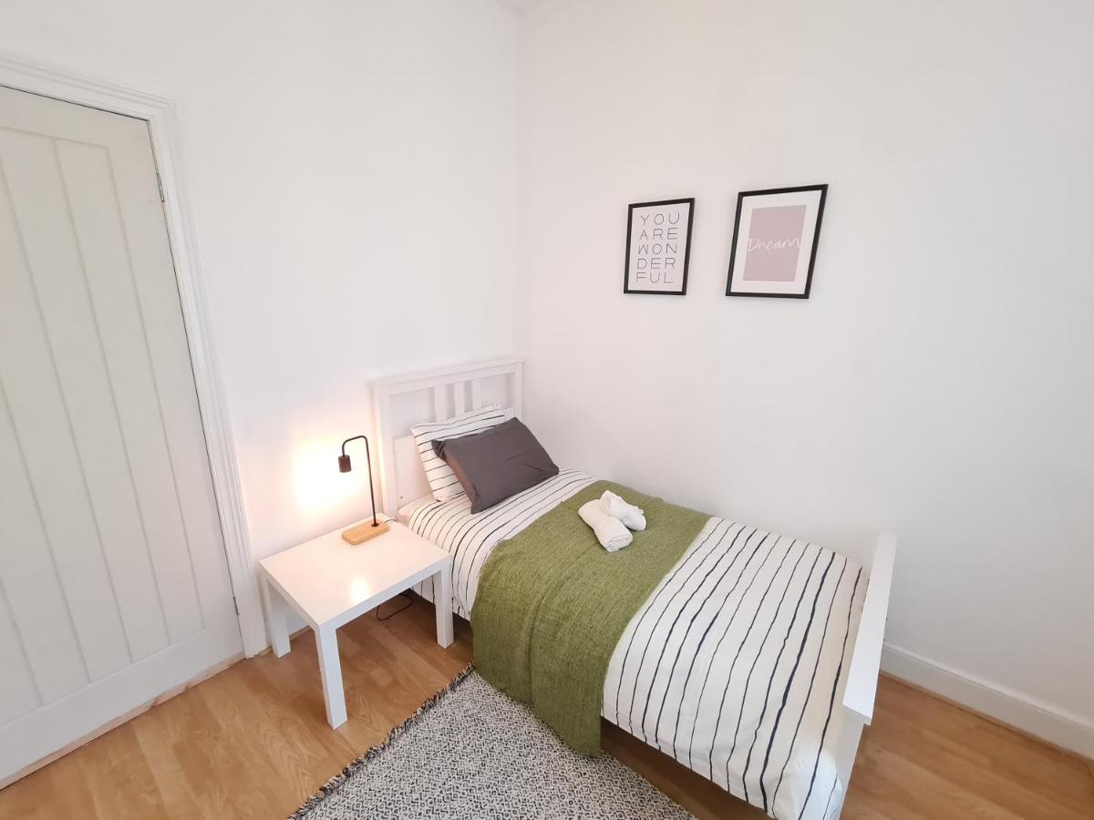 Large 3 Bed Flat, Free Parking Apartment นิวคาสเซิล อะพอน ไทน์ ภายนอก รูปภาพ